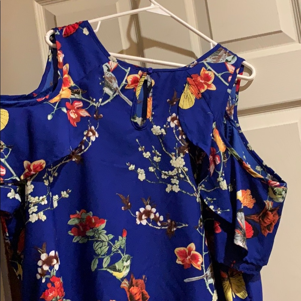 blouse - Picture 2 of 3